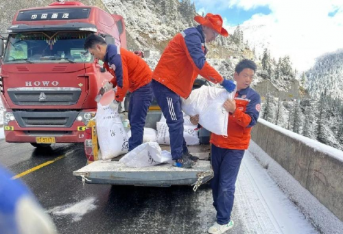 雅江公路分局早安排、早部署、早落实 全力做好冬季除雪保畅准备工作